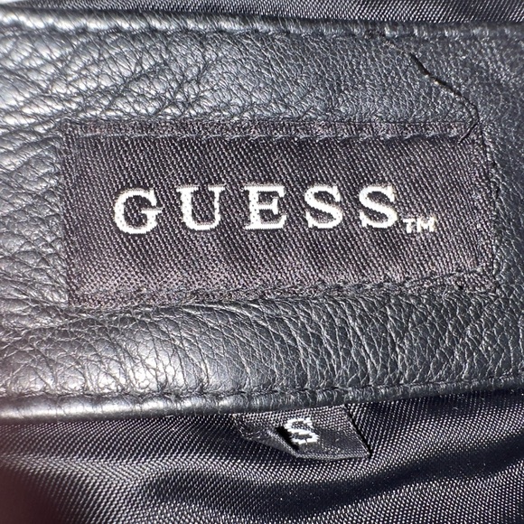 Guess black leather jacket. Thick, warm leather jacket with satin lining. - Picture 4 of 4